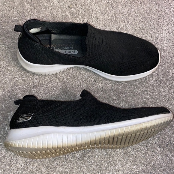 size 8 memory foam‎ slides from sketchers - Picture 2 of 3